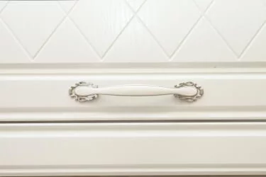 Шкаф с решеткой Тиффани 19.23