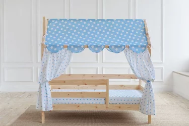 Детская кровать в натуральном цвете