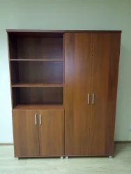 Шкаф для сувениров (глухие+тонированные двери в алюминиевой рамке) Пр.Ш-2+Пр.ДШ-2СТА орех