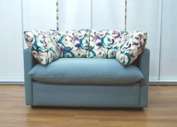 Диван с пластиковыми ножками Страйк Серый/Мальмо 72 (цветы)