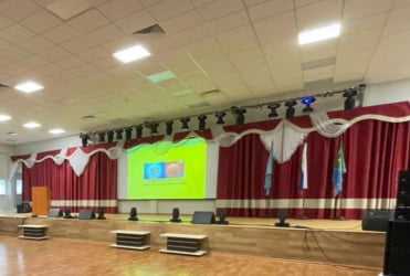 Комплект одежды для сцены. Ткань атлас плотный