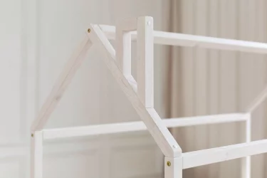 Детская кровать в колерованном масле