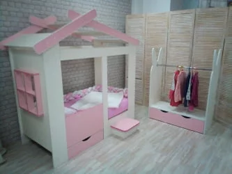 Кровать со ступенькой и ящиком и стеллаж Теремок + Зайка Белый-Розовый
