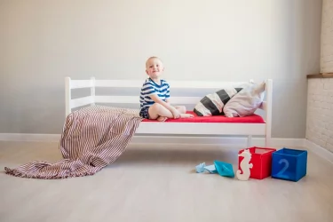 Детская кровать из дерева RooRoom VK-1 Белая