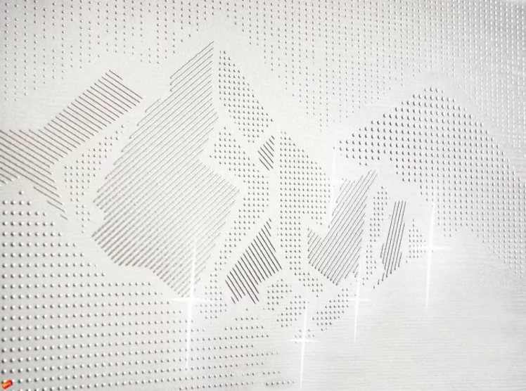 Шкаф трехдверный с зеркалом Эверест 500.28 Дуб Кронберг/Белый шпон/Плаза Стоун_2