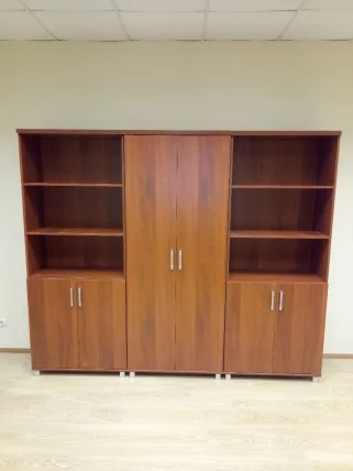 Шкаф для сувениров (глухие+тонированные двери в алюминиевой рамке) Пр.Ш-2+Пр.ДШ-2СТА орех_3