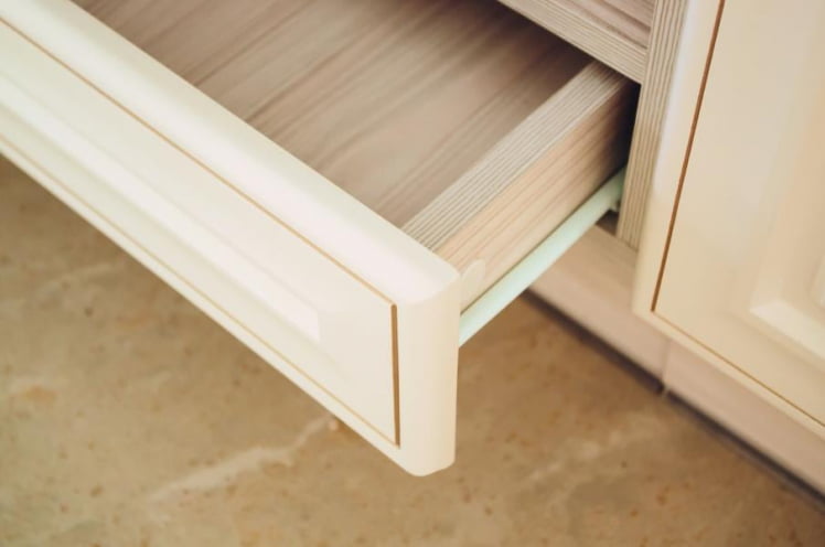 Стол с 3 ящиками (метабоксы) Милана 23.67 Сосна Астрид/Ваниль_2